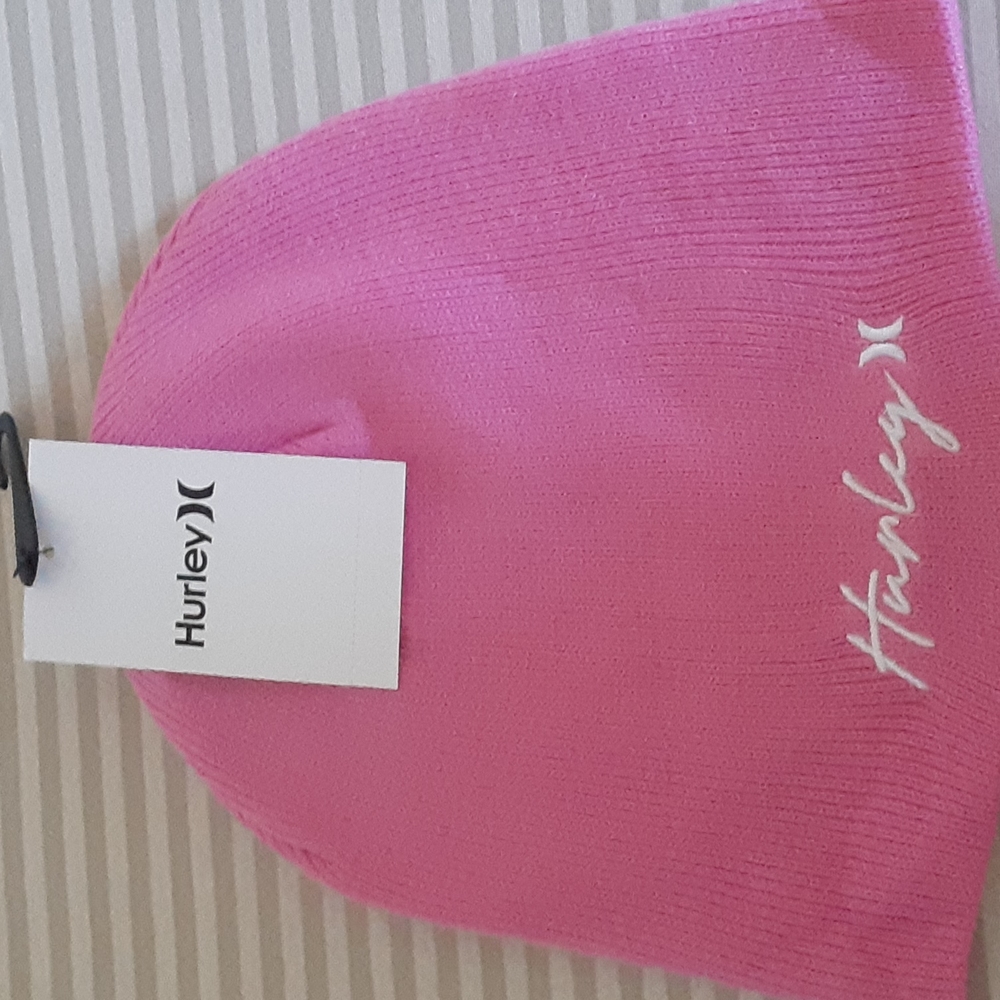 Hurley x script staple beanie